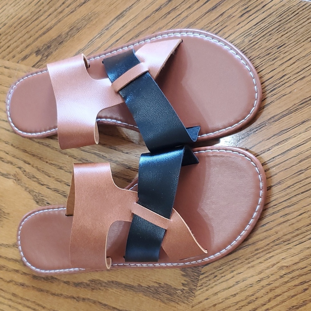 Brown/black flat sandals